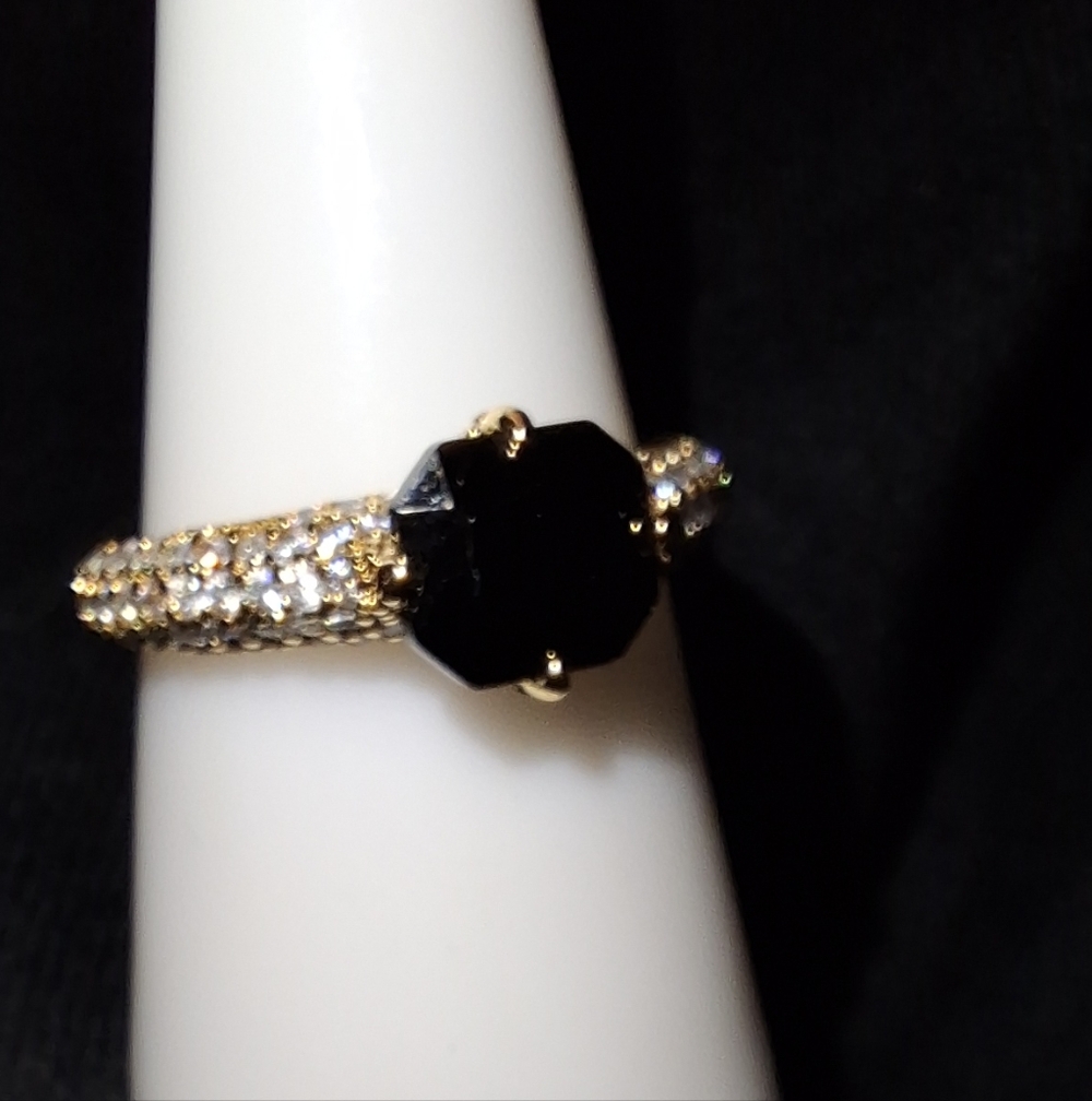 Sophisticated Black and Gold Women's Ring - Picture 3 of 4